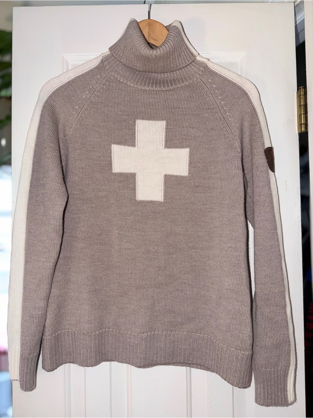 Krimson Klover Swiss Cross Turtleneck 100% Wool Sweater Gray Ivory Après Ski S